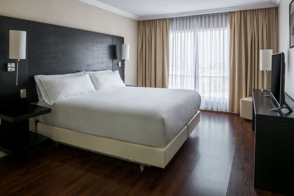 Nh Ciudad De Santiago Hotel Exterior photo